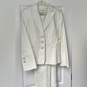 Amanda Smith 3 piece Women’s Suit - Size 8